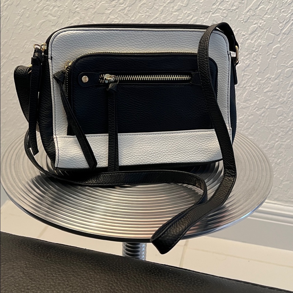 APT.9 NWOT BLACK & WHITE FAUX MULTI COMPARTMENT ADJUSTABLE STRAP CROSSBODY BAG - Picture 10 of 10